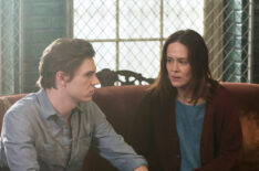 Evan Peters, Sarah Paulson in 'American Horror Story: Asylum' - Season 2, Episode 10