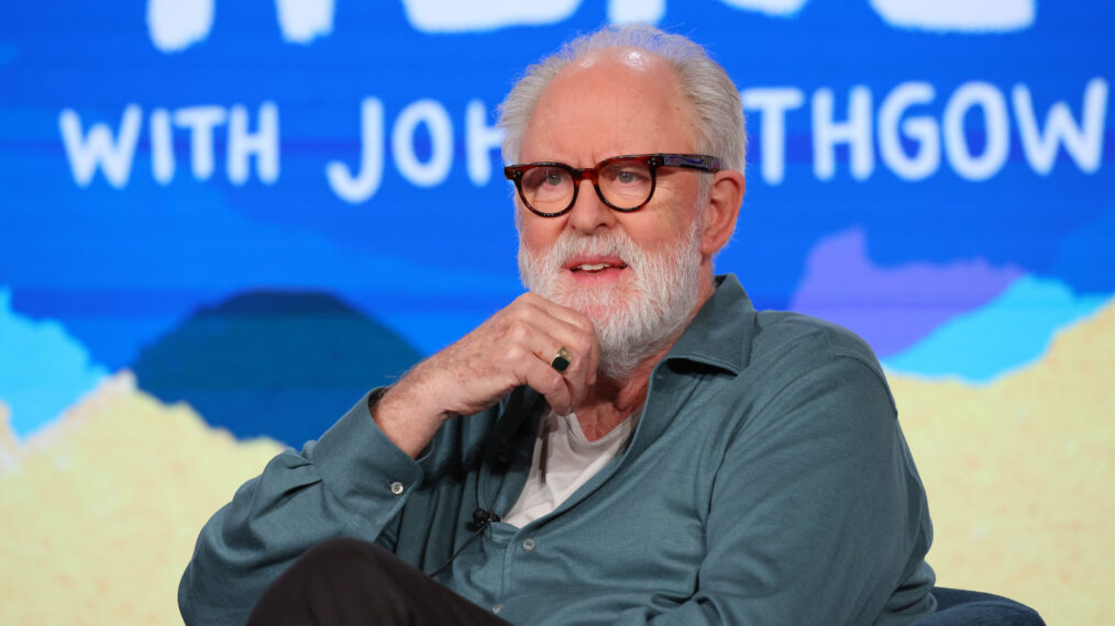 John Lithgow spricht bei der PBS-Präsentation von „Art Happens Here with John Lithgow“ während der TCA Winter Press Tour 2024