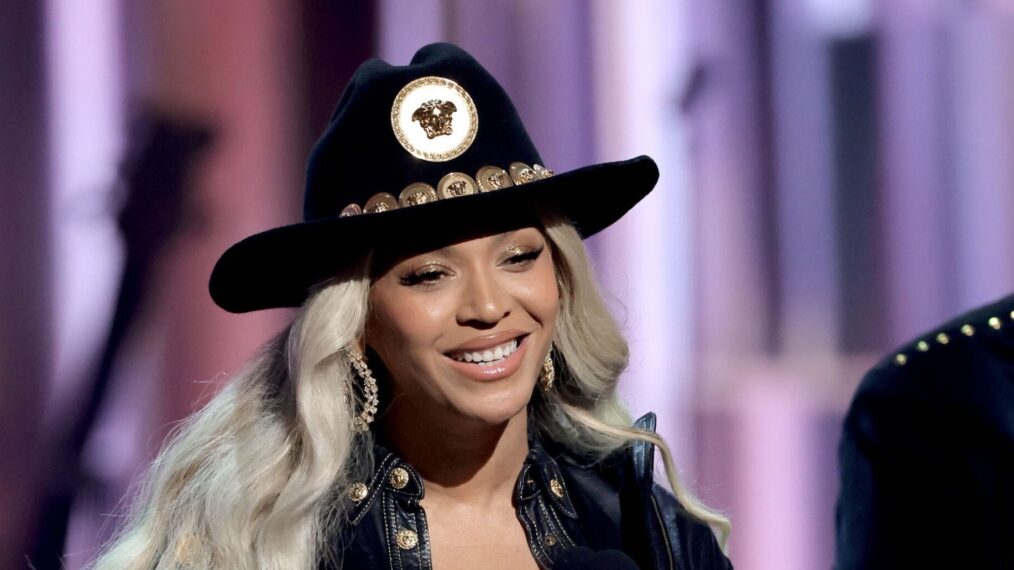 Beyoncé nimmt den Innovator Award während der iHeartRadio Music Awards 2024 auf der Bühne entgegen