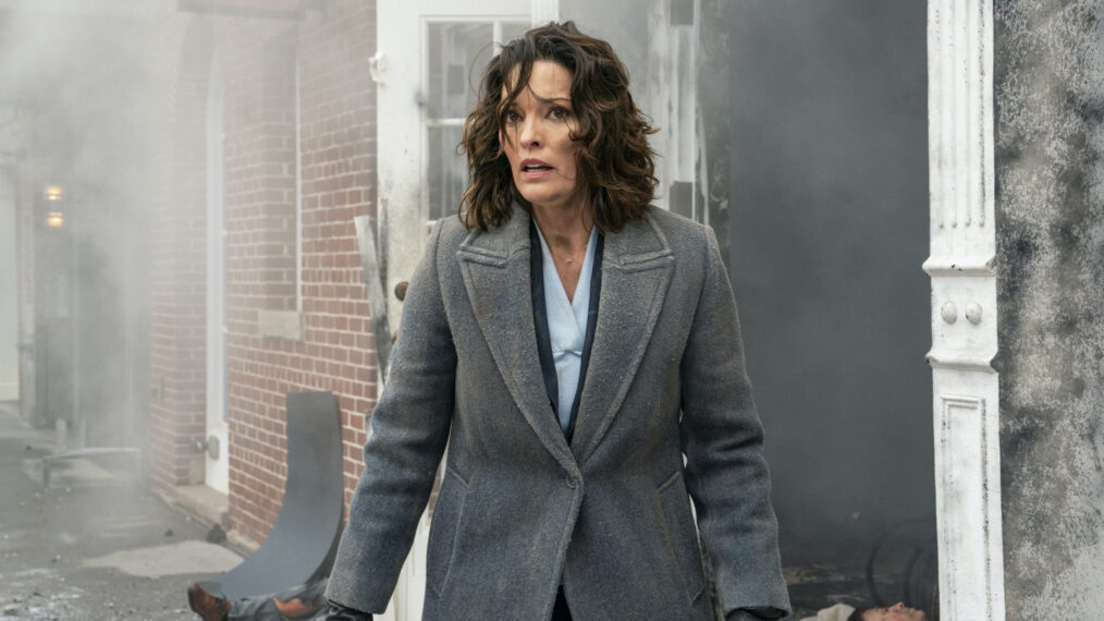 Alana De La Garza como la agente especial a cargo Isobel Castille en el episodio 7 de la temporada 6 del 'FBI'