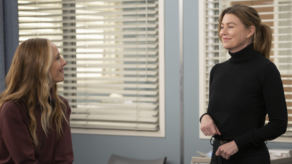 Kim Raver and Ellen Pompeo in 'Grey's Anatomy'
