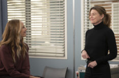 Kim Raver and Ellen Pompeo in 'Grey's Anatomy'