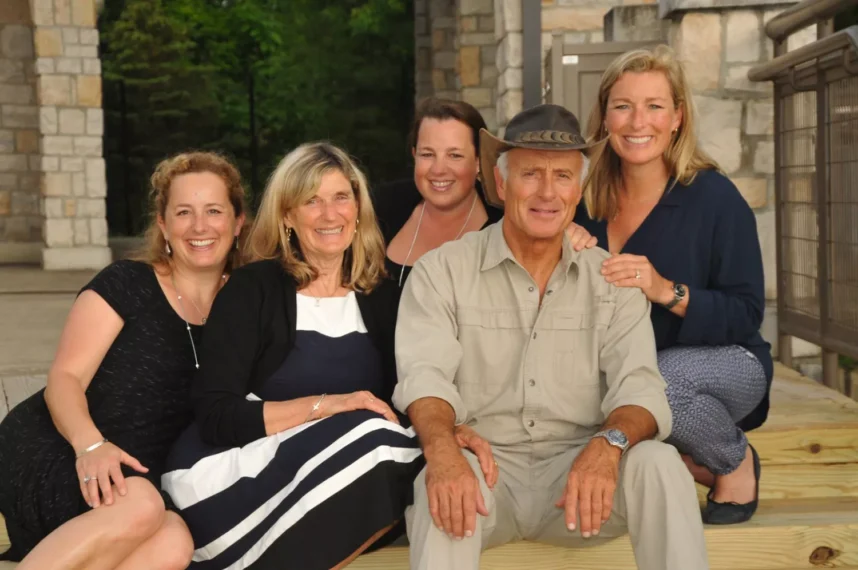 Jack Hanna with his wife Suzi and daughters Kathaleen, Suzanne, and Julie