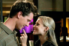 Jason Dohring and Kristen Bell in Veronica Mars - 'Charlie Don't Surf' - Season 3