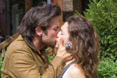 Justin Chatwin and Emmy Rossum in 'Shameless' Season 3