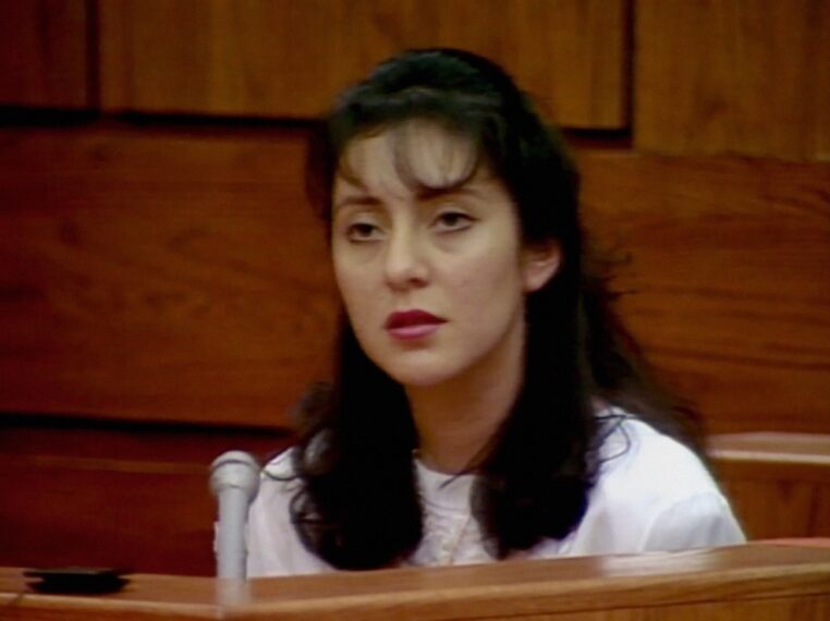 Lorena Bobbitt in court;