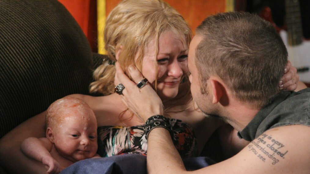 Emilie de Ravin as Claire and Dominic Monaghan as Charlie in 'Lost'