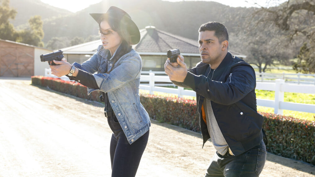 Katrina Law como Jessica Knight y Wilmer Valderrama como Nicholas “Nick” Torres en el episodio 9 de la temporada 21 de 'NCIS' - 'Prime Cut'
