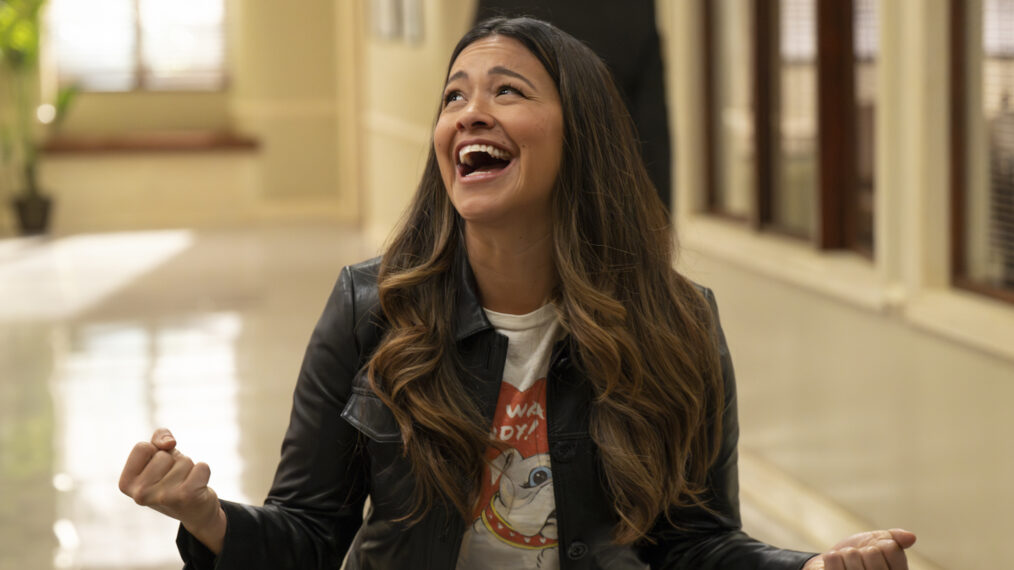 Gina Rodriguez in 'Not Dead Yet' Season 2 finale - 'Not the End Yet/Not a Ghost Yet'