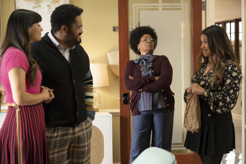 Hannah Simone as Sam, Joshua Banday as Dennis, Jenifer Lewis as Donna, Gina Rodriguez as Nell in 'Not Dead Yet' Season 2 finale