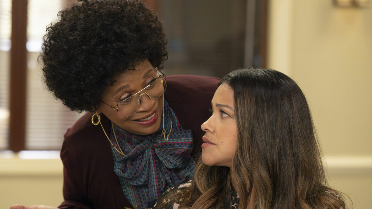 Jenifer Lewis and Gina Rodriguez in 'Not Dead Yet' Season 2 finale