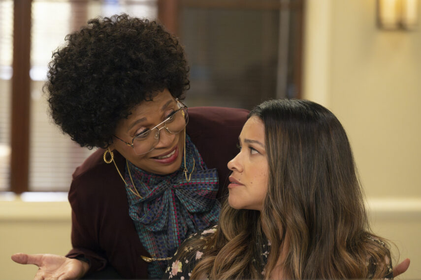 Jenifer Lewis und Gina Rodriguez im Finale der zweiten Staffel von „Not Dead Yet“.