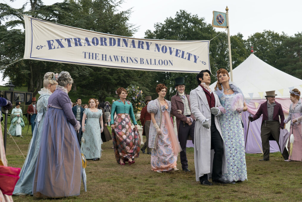 Luke Thompson as Benedict Bridgerton, Nicola Coughlan as Penelope Featherington, Polly Walker as Lady Portia Featherington, Harriet Cains as Philipa Featherington, Lorn Macdonald as Albion Finch, James Phoon as Harry Dankworth, Bessie Carter as Prudence Featherington in Season 3 Episode 3 of 'Bridgerton'