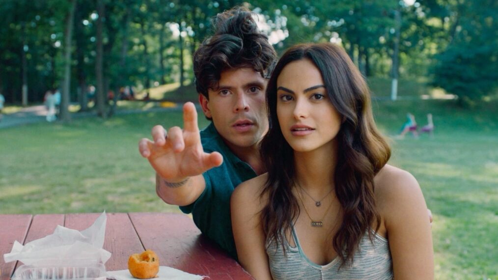 Rudy Mancuso and Camila Mendes in 'Música'