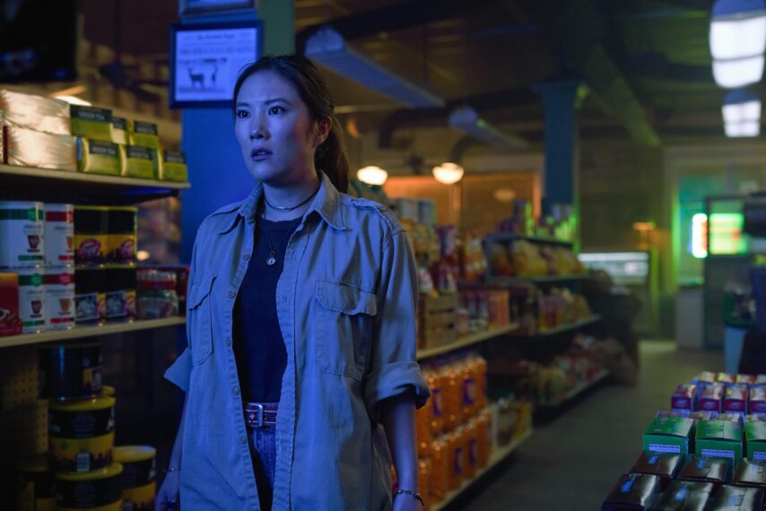 Ally Maki als Hana in „The Big Door Prize“, Staffel 2, Folge 1