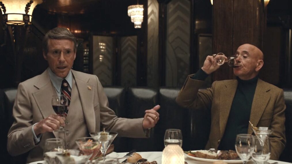 Robert Downey Jr. als Ned Godwin und Professor Hammer in „The Sympathizer“, Folge 3 – „Love It or Leave It“