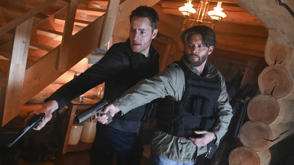 Justin Hartley als Colter Shaw und Jensen Ackles als Russell Shaw in „Tracker“ – Staffel 1, Folge 12 – „Off the Books“