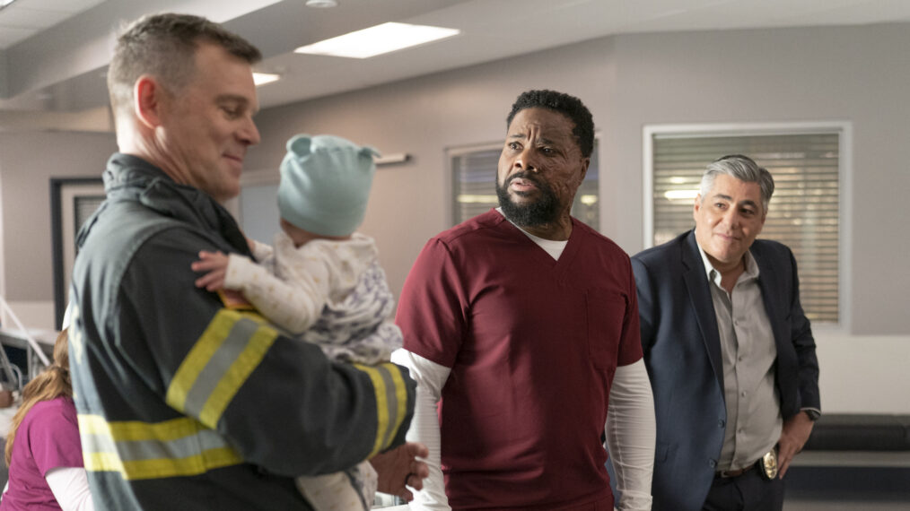 Peter Krause, Malcolm-Jamal Warner y Danny Nucci en el episodio 7 de la temporada 7 de '9-1-1': 'El fantasma de una segunda oportunidad'