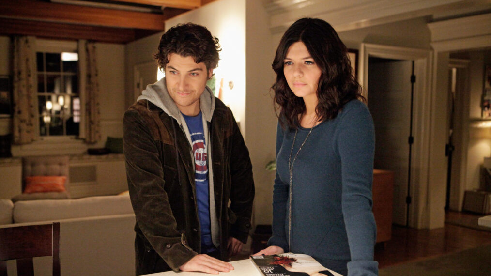 Adam Pally, Casey Wilson in 'Happy Endings' Season 3