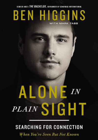 Ben Higgins en la portada de su libro 'Alone in Plain Sight'