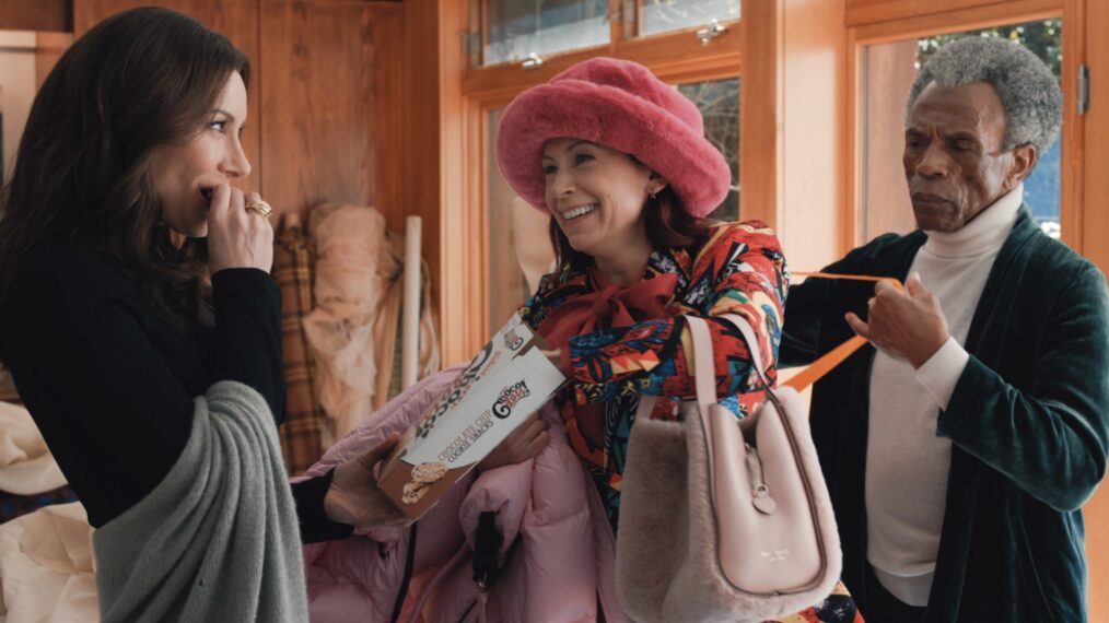 Laura Benanti como Nadine Clay, Carrie Preston como Elsbeth Tascioni y André De Shields como Matteo Hart en el final de la temporada 1 de 'Elsbeth' 