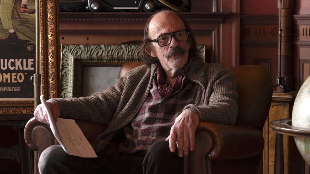 Christopher Lloyd en 'Hacks' Temporada 3 Episodio 8