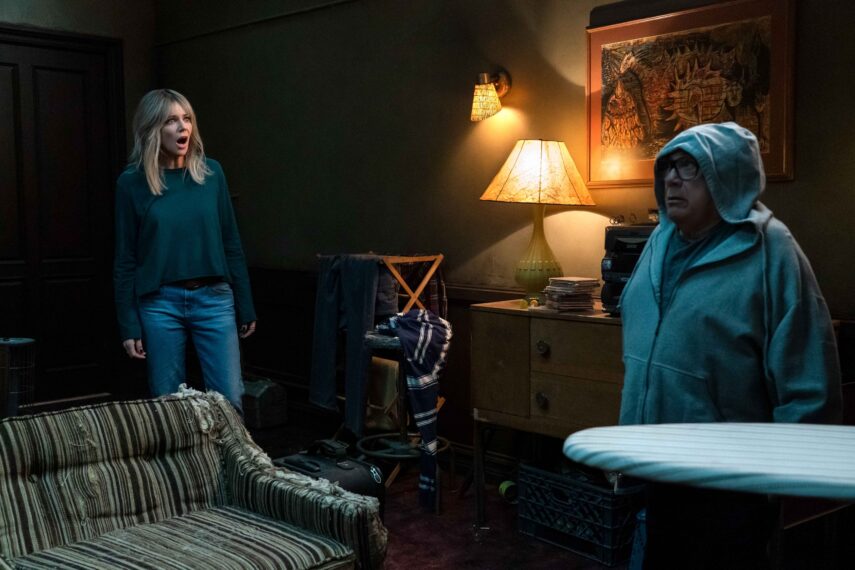 Kaitlin Olson und Danny DeVito in Staffel 16 von „It's Always Sunny in Philadelphia“.