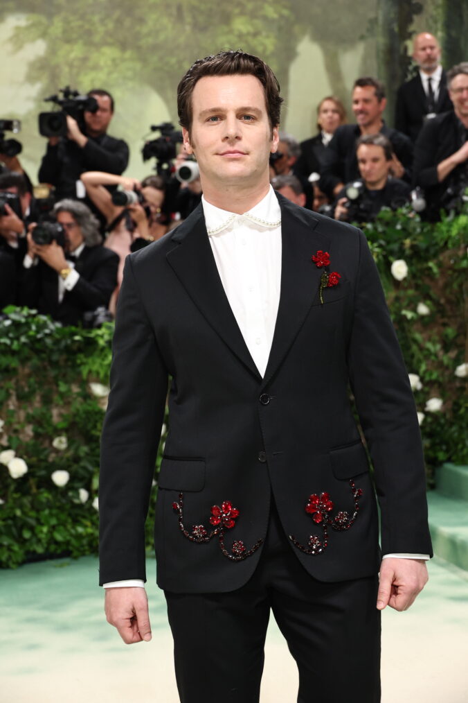 Jonathan Groff attends The 2024 Met Gala
