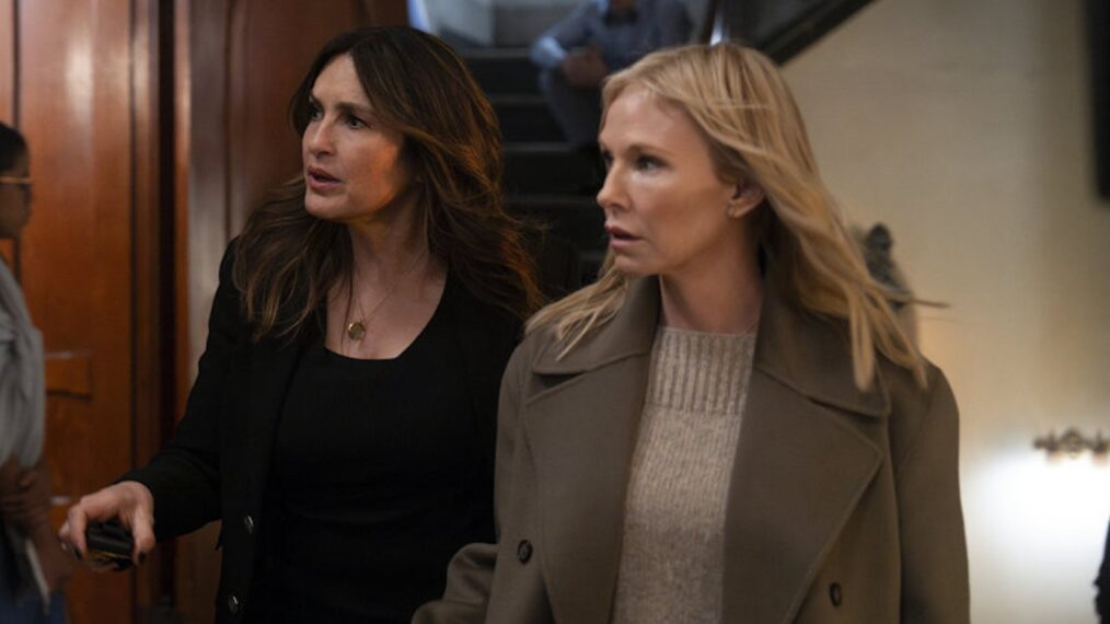 Mariska Hargitay as Captain Olivia Benson, Kelli Giddish as Amanda Rollins in 'Law & Order: SVU' Season 25 Episode 11 