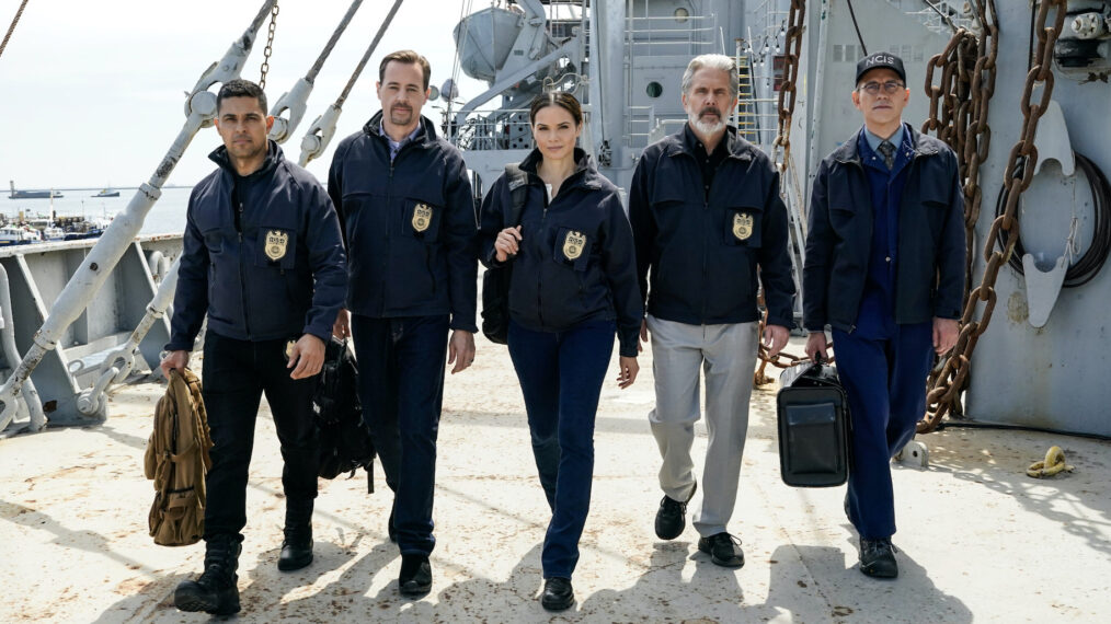 Wilmer Valderrama como Nicholas “Nick” Torres, Sean Murray como Timothy McGee, Katrina Law como Jessica Knight, Gary Cole como Alden Parker y Brian Dietzen como Jimmy Palmer en el final de la temporada 21 de 'NCIS' - 'Reef Madness'