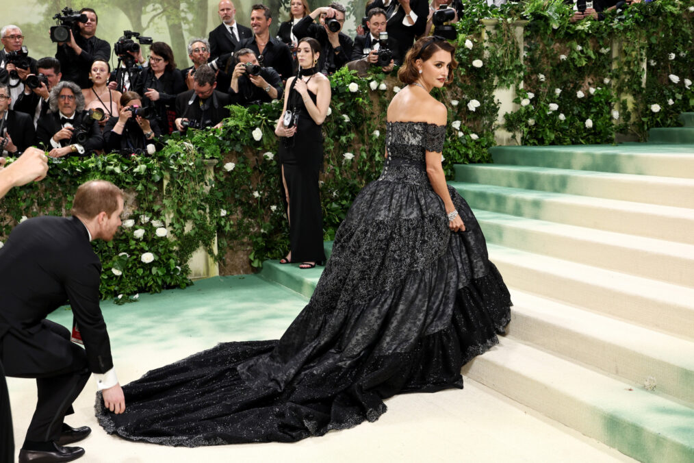 Penélope Cruz attends The 2024 Met Gala