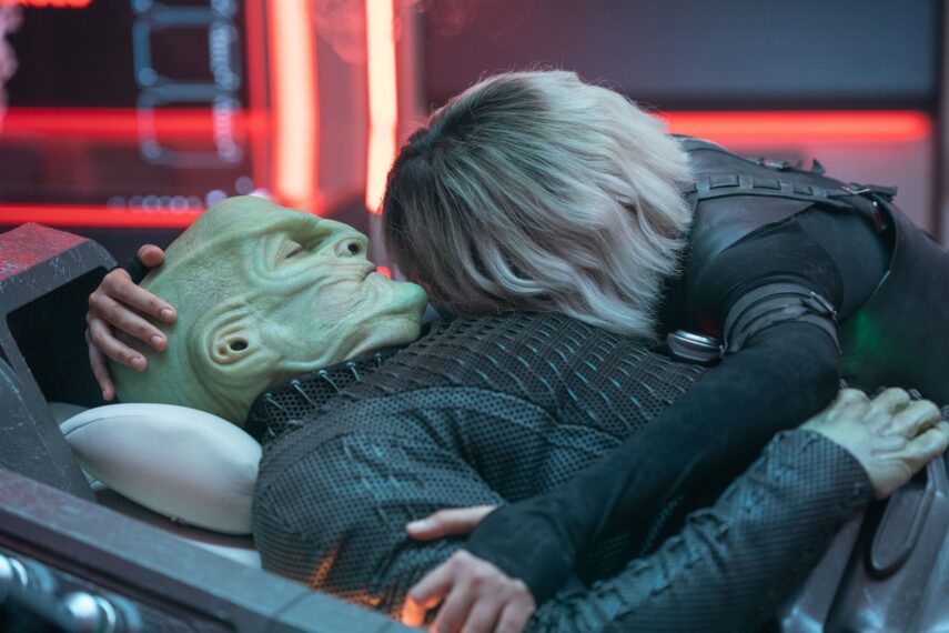 Elias Toufexis as L’ak and Eve Harlow as Moll in 'Star Trek: Discovery' Season 5 Episode 7 "Erigah"