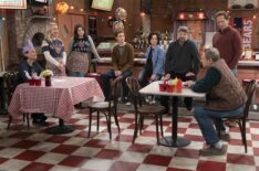 Lecy Goranson, Laurie Metcalf, Emma Kenney, Ames McNamara, Sara Gilbert, Jay R. Ferguson, Nat Faxon, and John Goodman in 'The Conners'