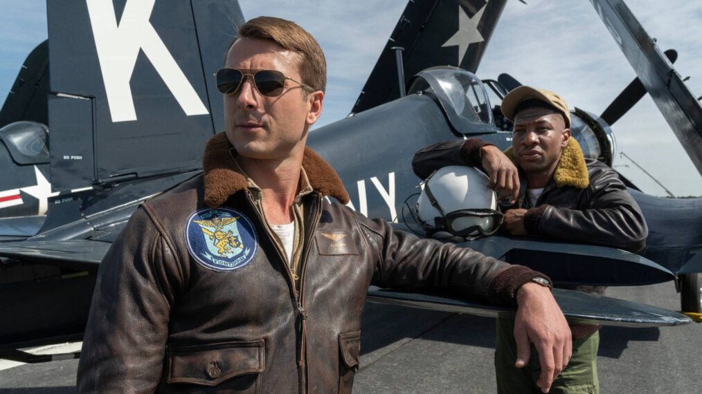 Glen Powell as Tom Hudner and Jonathan Majors as Jesse Brown in Devotion