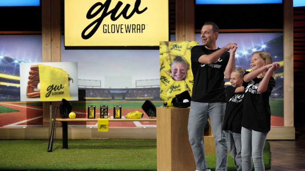 SHARK TANK – “1502” – Fanatics Chairman and CEO Michael Rubin makes his guest Shark debut and is presented with potentially game-changing businesses including a bot service for consumers, frozen beef Wellingtons, a baseball glove wrapper and a dating advice service. FRIDAY, OCT. 13 (8:00-9:01 p.m. EDT), on ABC. (ABC/Christopher Willard)