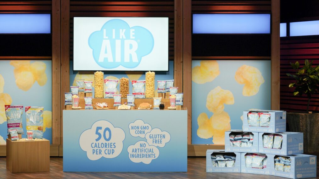 SHARK TANK – “1514” – Impassioned entrepreneurs enter the Tank to score an investment deal on products, including a damage-free wall light, an umbrella with two handles, a silicone placemat with an edge and a gluten-free alternative to popcorn. FRIDAY, JAN. 19 (8:00-9:01 p.m. EST), on ABC. (Disney/Christopher Willard)