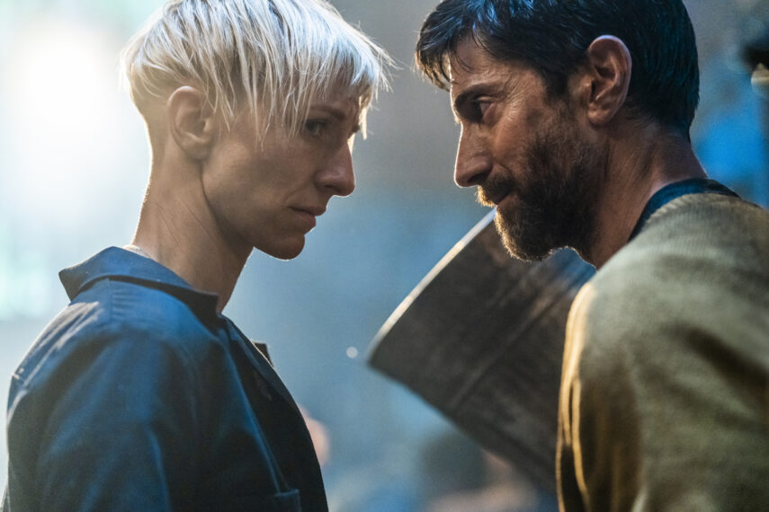 Mickey Summer as Bess Till and Iddo Goldberg as Bennett in Snowpiercer Season 4