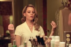 Elizabeth Banks as Hope Goldman in Skincare