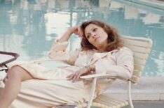 American actress Faye Dunaway sits by the pool at the Beverly Hills Hotel in Los Angeles, the morning after the Academy Awards ceremony, where she won the Oscar for ‘Best Actress in a Leading Role’ for her part in Sidney Lumet’s satirical film “Network” on March 29, 1977.