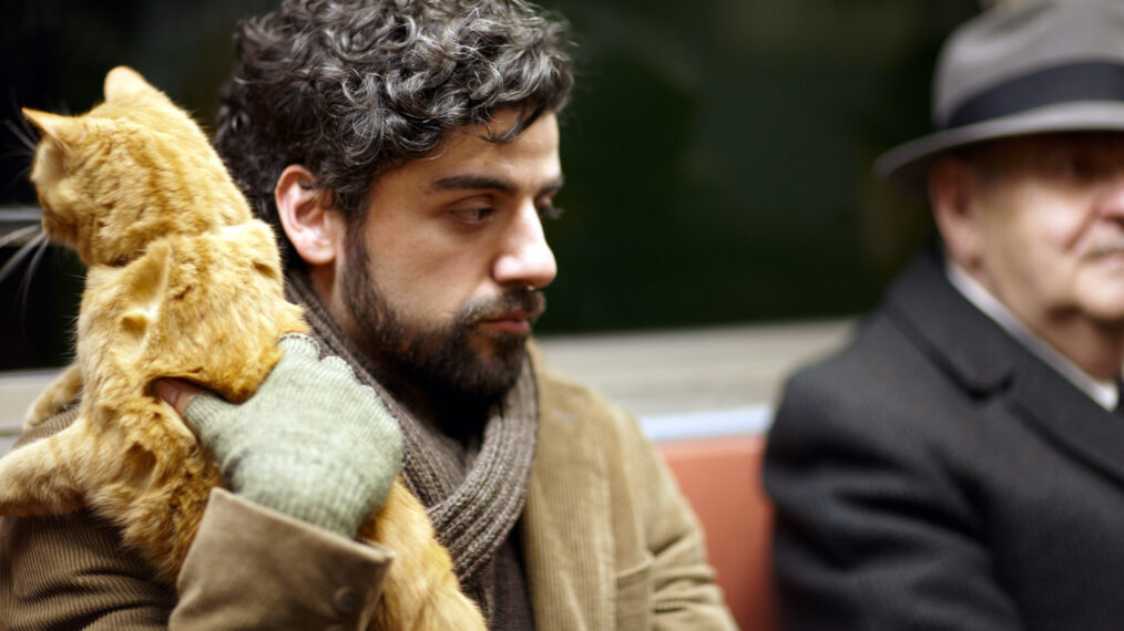 Oscar Isaac with cat on subway in Inside Llewyn Davis