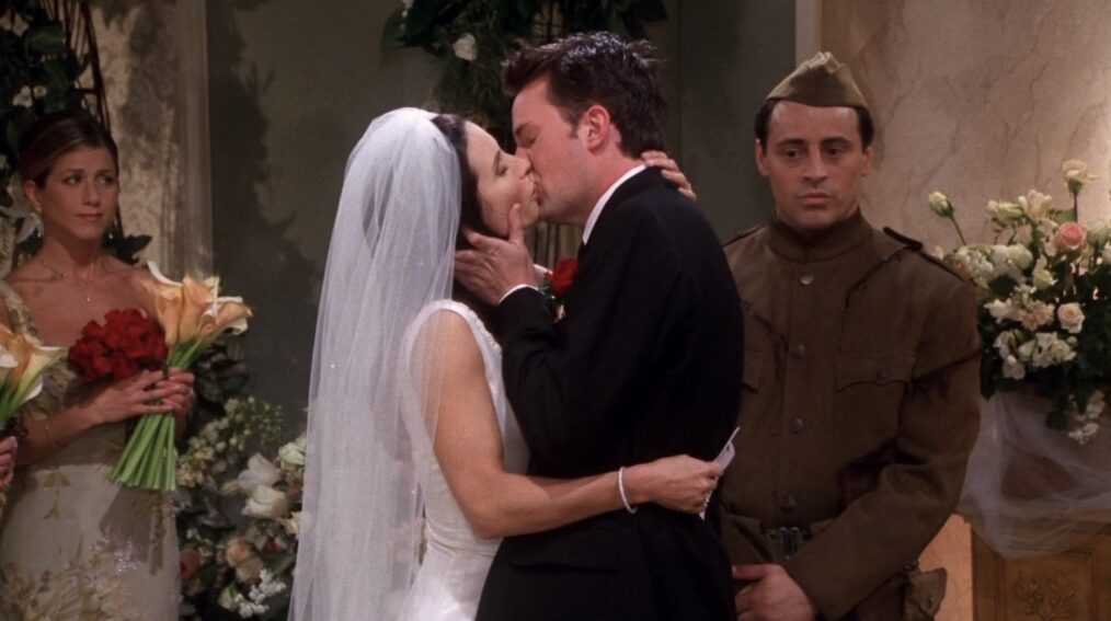 Matthew Perry as Chandler Bing and Courteney Cox as Monica Geller in 'Friends'