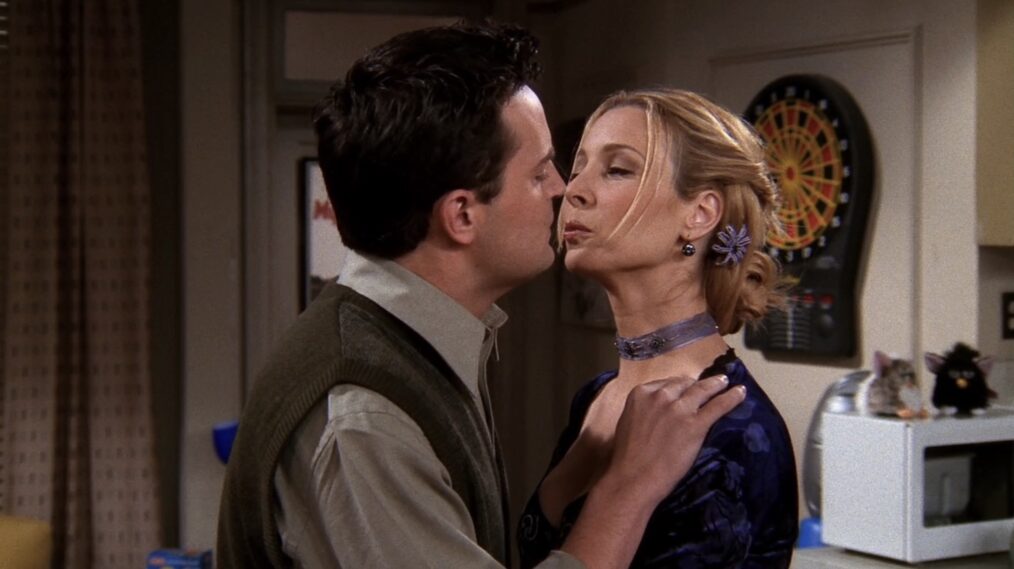 Matthew Perry as Chandler Bing and Lisa Kudrow as Phoebe Buffay in 'Friends'