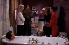 Lisa Kudrow as Phoebe Buffay, Matt Leblanc as Joey Tribbiani, Courteney Cox as Monica Geller, Jennifer Aniston as Rachel Green, Matthew Perry as Chandler Bing in 'Friends'