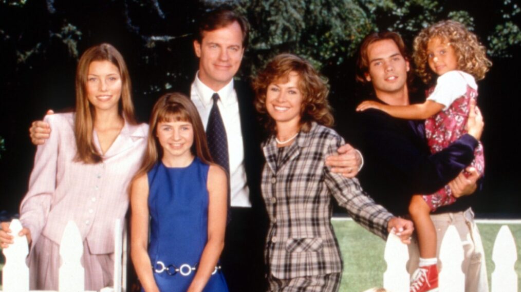 Jessica Biel, Beverley Mitchell, Stephen Collins, Barry Watson, MacKenzie Rosman, David Gallagher, and Happy the dog from '7th Heaven'