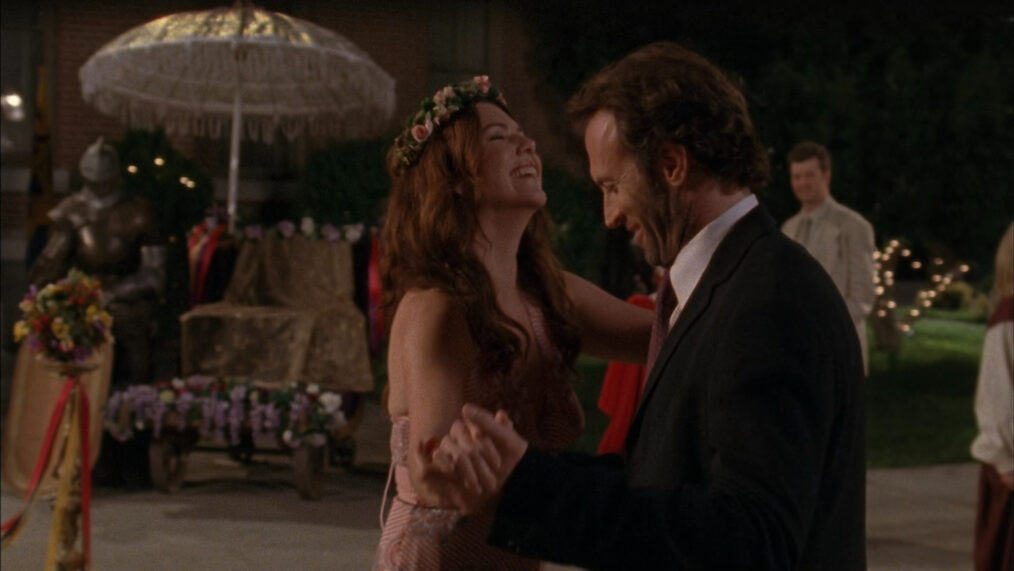 Luke Danes (Scott Patterson) and Lorelai Gilmore (Lauren Graham) dance together in Season 4 Episode 21 of 'Gilmore Girls'