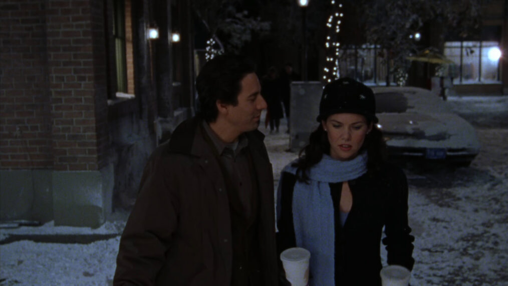 Max Medina (Scott Cohen) and Lorelai Gilmore (Lauren Graham) in Season 1, Episode 8 of 'Gilmore Girls'