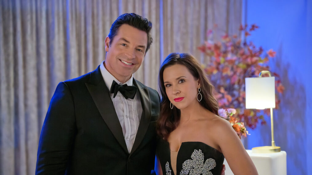 Brennan Elliott and Lacey Chabert in 'His & Hers'