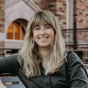 Lauren Moore Headshot