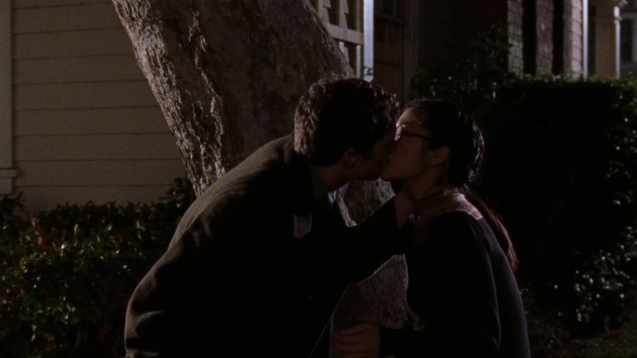 Adam Brody as Dave Rygalski and Keiko Agena as Lane Kim kissing on 'Gilmore Girls.'
