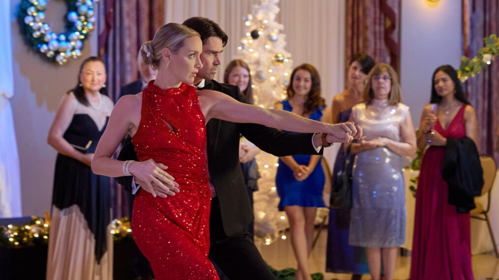 Rachel Skarsten Teases Undercover Romance in Hallmark's 'The Christmas Charade'
